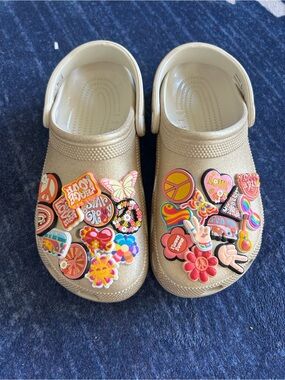 CROCS Kids Gold Glitter Clog with Colorful Jibbitz Charms